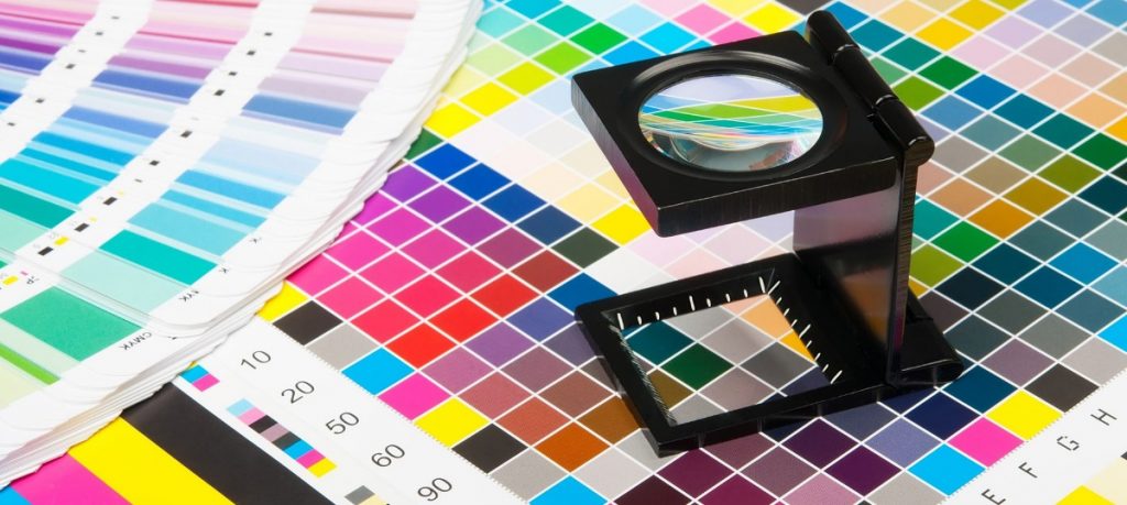 The magnifying glass standing on a leaf of the test print - Graphic ...