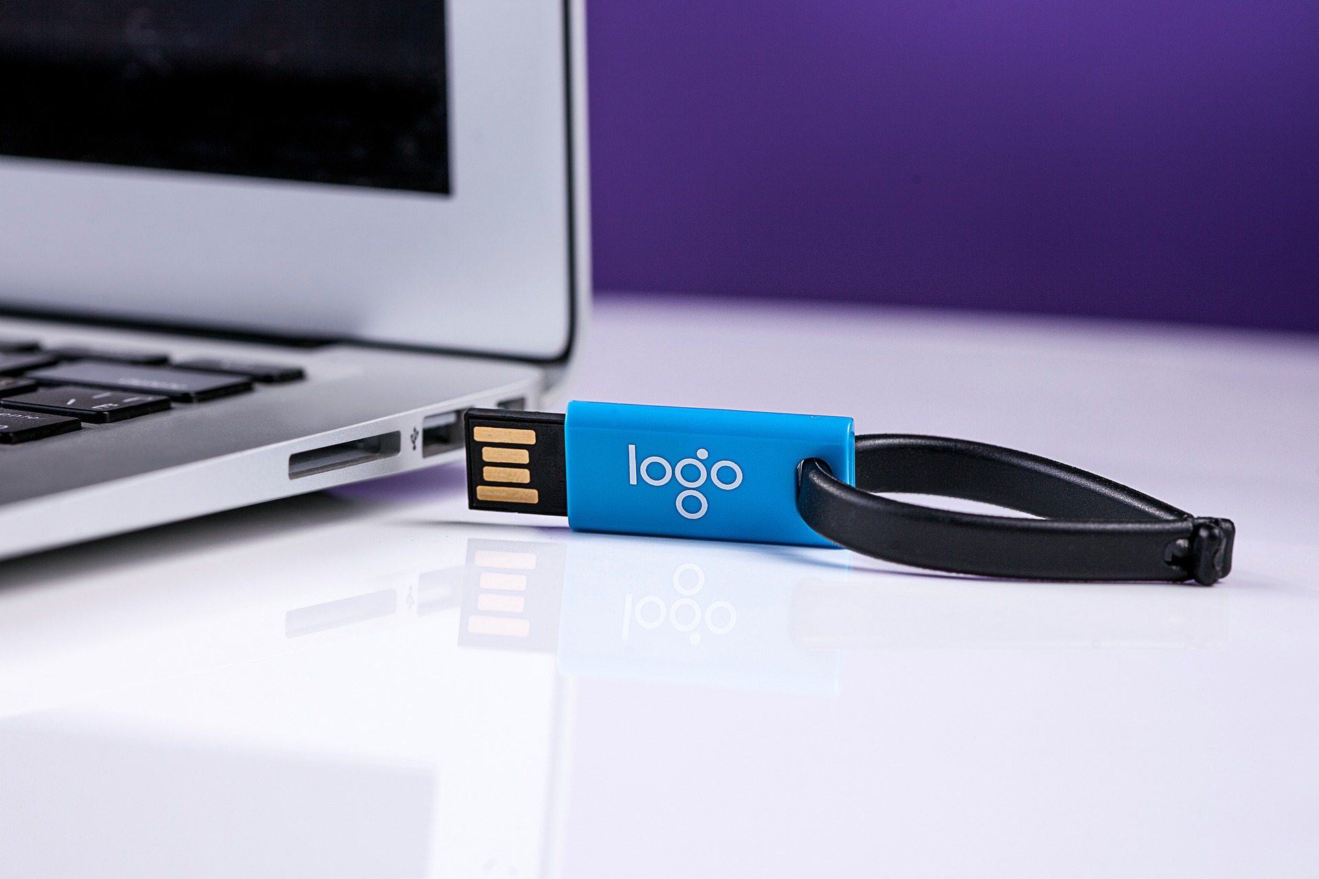 logo flashdrive