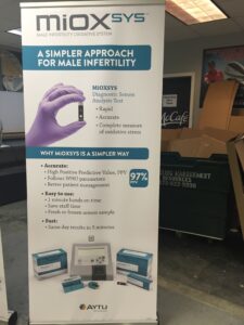 Retractable banner stand