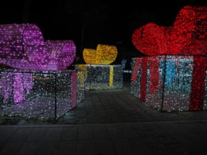 Ways To Design Holiday Print That Doesn’t Blend In